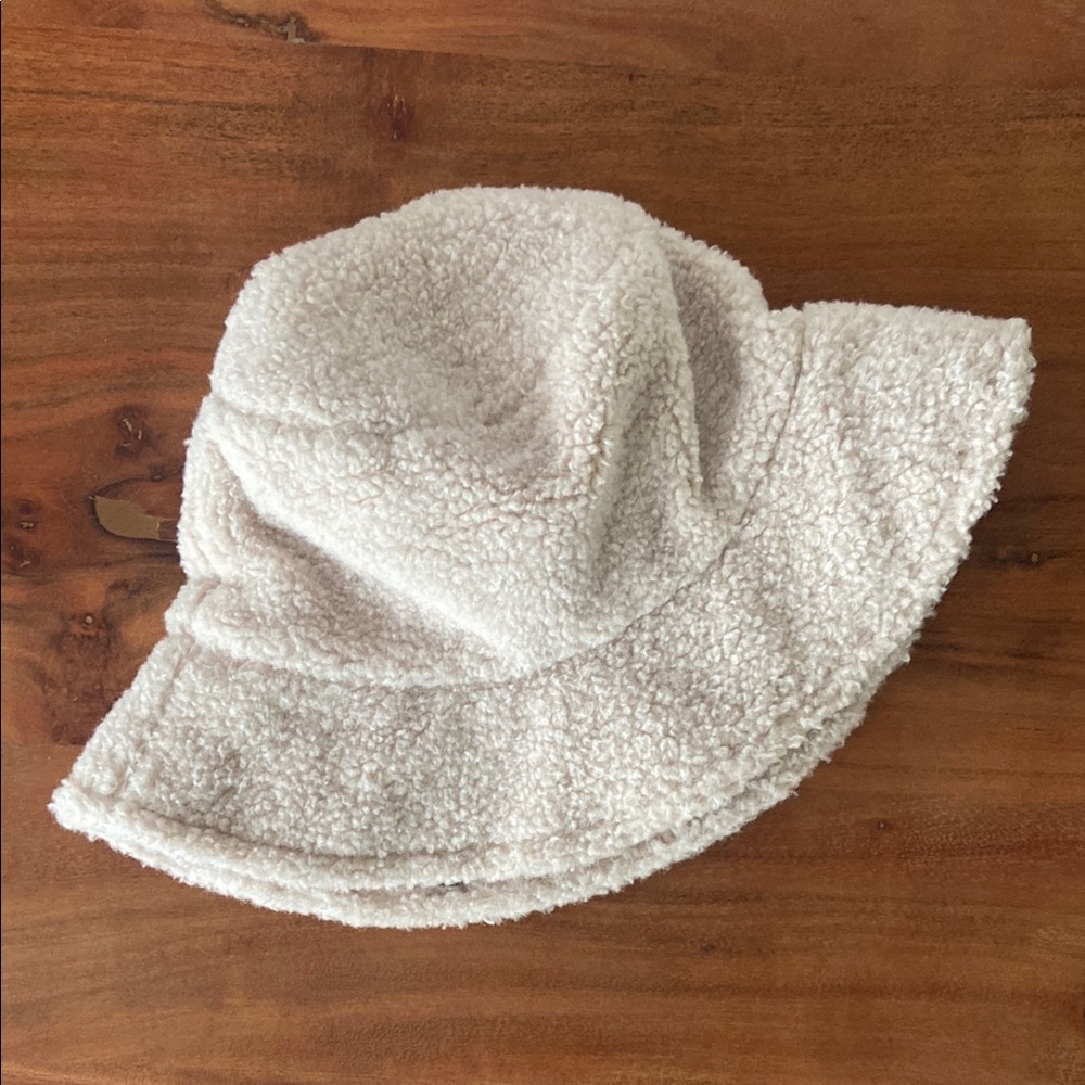 Vince Camuto cream sherpa bucket hat oatmeal festival vibes teddy boucle OSFM